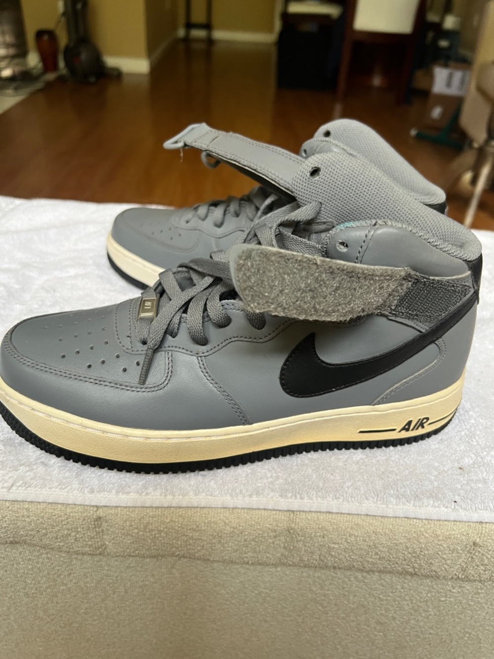 Nike Air Force 1 Mid Men's Sneakers - Cool Grey with Cream Midsole - Picture 4 of 8